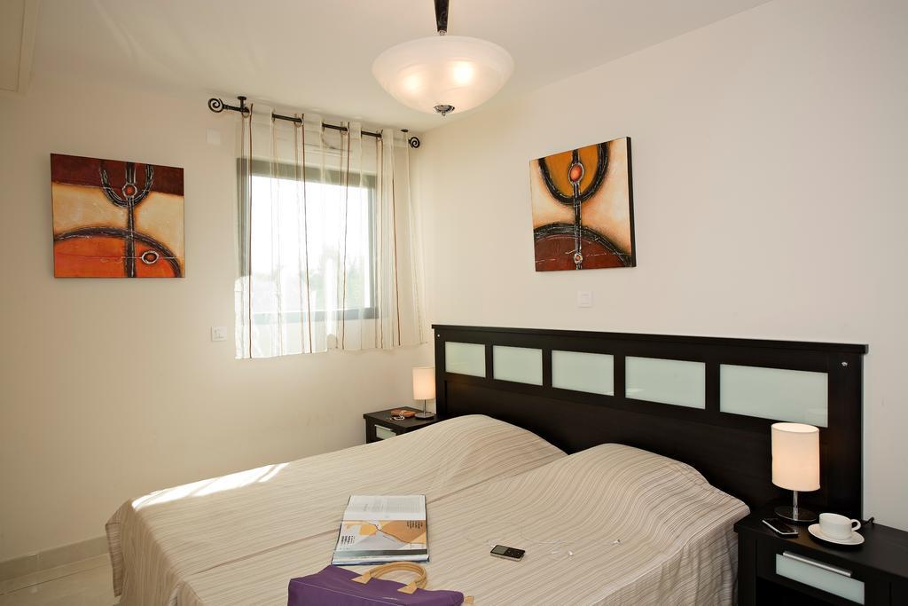 Vacancéole - Résidence Carré Marine Mandelieu Habitación foto